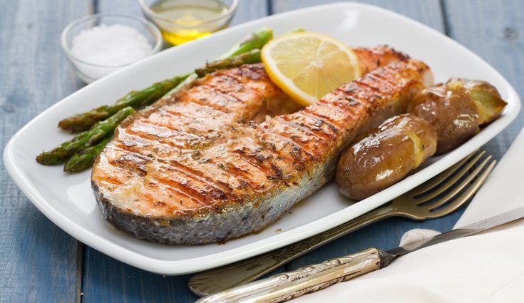 Hay muchas opciones para cocinar este tipo de pescado, una de ellas es al horno