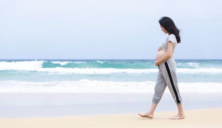 Caminar diariamente durante el embarazo favorece a la circulación