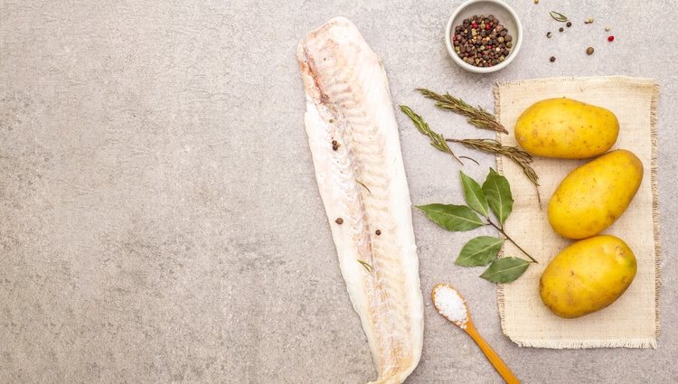 La merluza con calabacín y patata es un plato que requiere una preparación rápida y simple