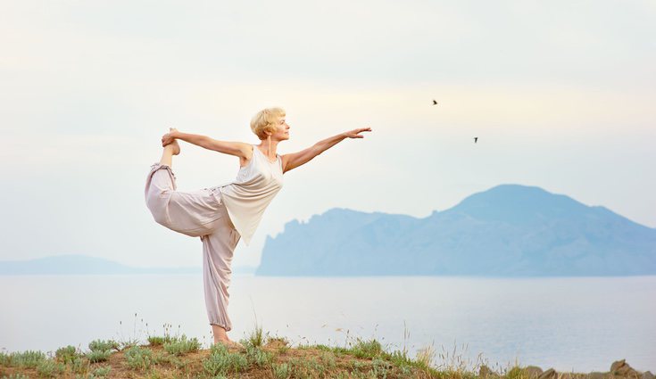 Una de las propiedades del yoga es, mediante técnicas de respiración y relajación, un mayor control de corazón y pulmones