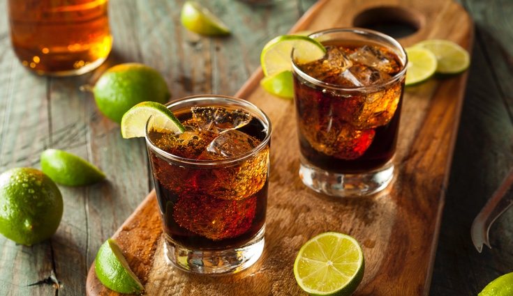 La ginebra, el whiskey y el vozka tienen alto contenido calórico