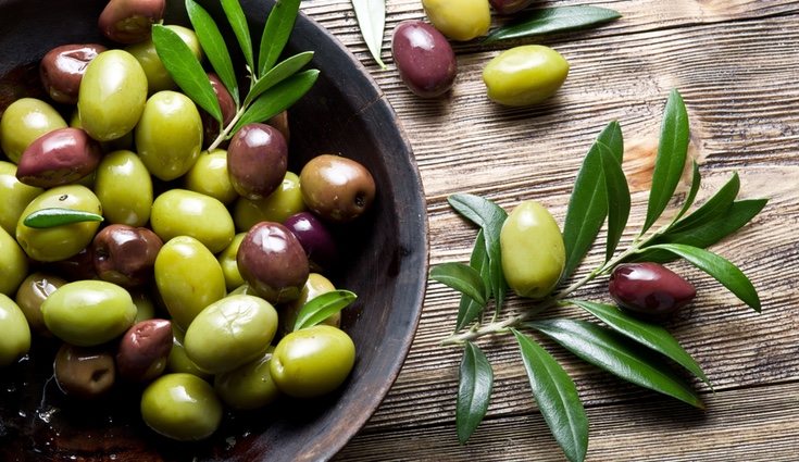 El yogur natural y las aceitunas son alimentos probióticos