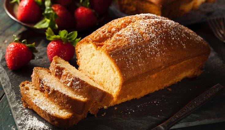 Hay que mezclar bien la masa para que el bizcocho crezca bien