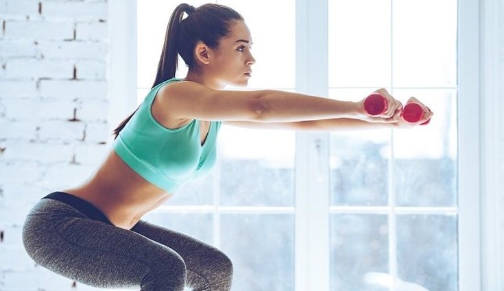 Si añades peso a los ejercicios de sentadillas serán más eficaces