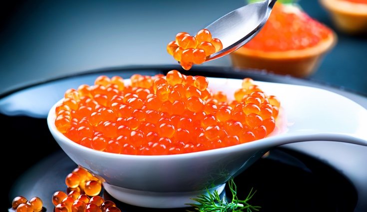 El caviar al tener un precio elevado se consume en muy pequeñas cantidades