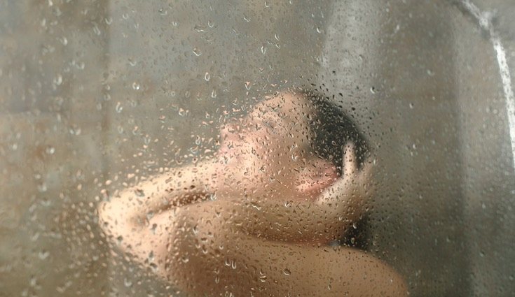 Después de la primera sesión de sauna dúchate con agua fría