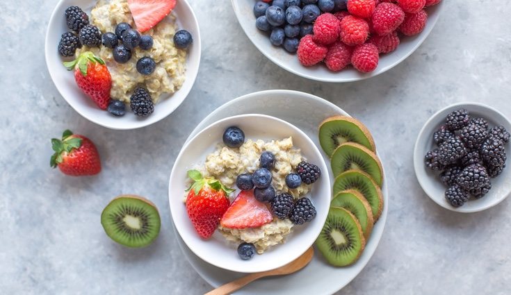 Los cítricos y los frutos rojos ayudan a absorber más rápidamente las grasas del cuerpo