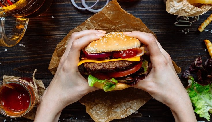 Durante la dieta depurativa hay que eliminar los excesos de grasas