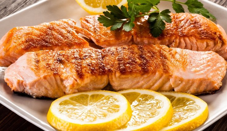El salmón es uno de los pescados con mayor cantidad de proteínas