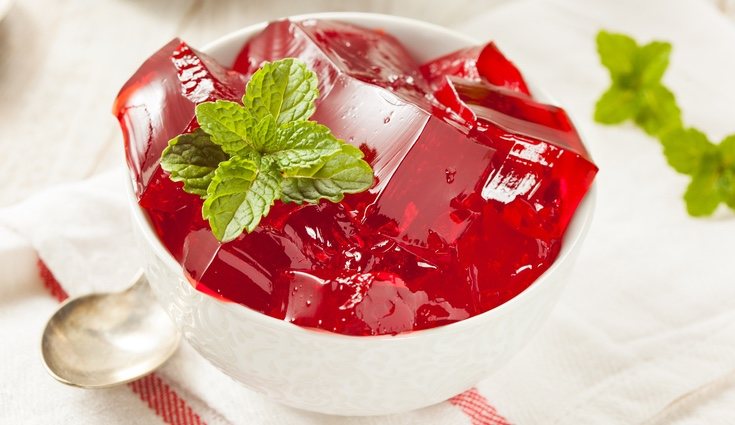 La gelatina puede ser uno de tus postres preferidos y tiene un gran aporte protéico