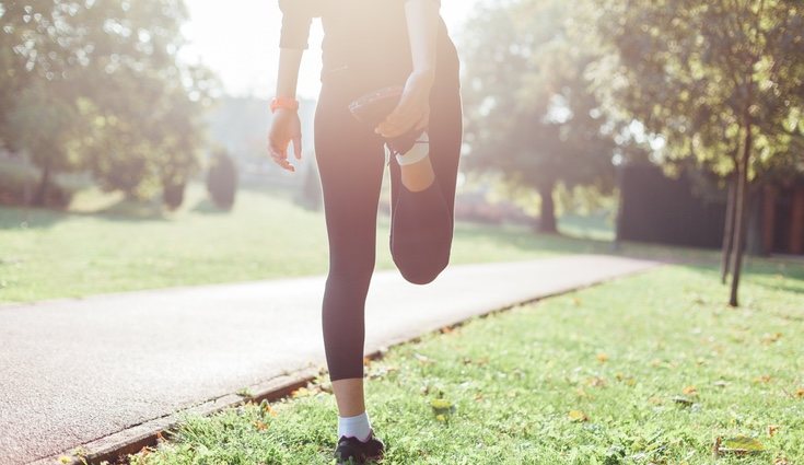 Para evitar lesiones es necesario realizar unos estiramientos antes de empezar a correr