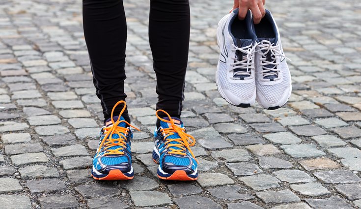 Calza las zapatillas correctas para ir a caminar o correr