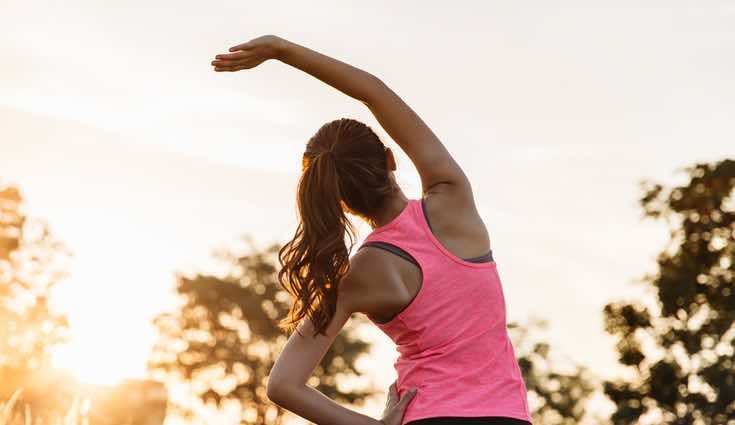 Los estiramientos estáticos antes de hacer deporte evita que nos lesionemos