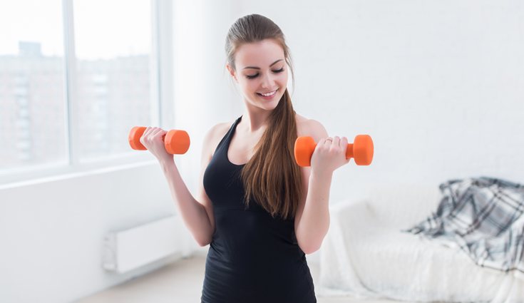 Los ejercicios con mancuernas hay que realizarlos con el peso adecuado