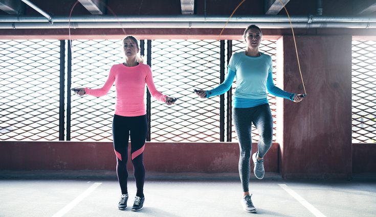 Vuelve a la infancia saltando a la comba y mejorando tu resistencia pulmonar