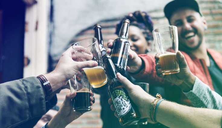 El consumo de bebias alcohólicas contienen calorías vacías 