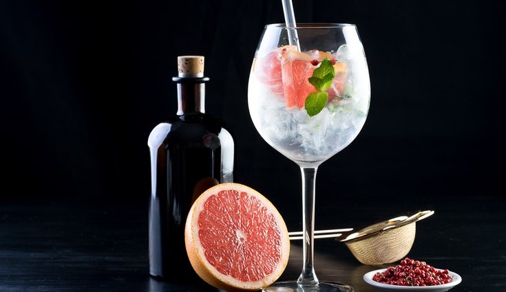 Al gin tonic se le puede añadir frutos secos para darle un toque aún más dulce