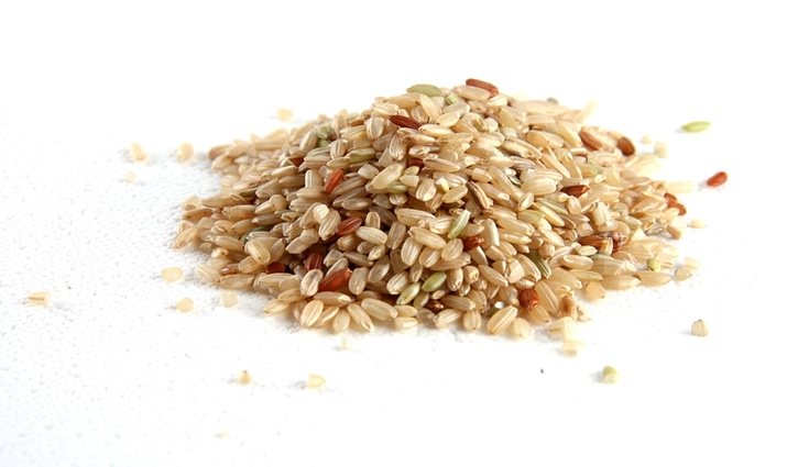 El arroz integral y el arroz blanco tienen casi las mismas calorías
