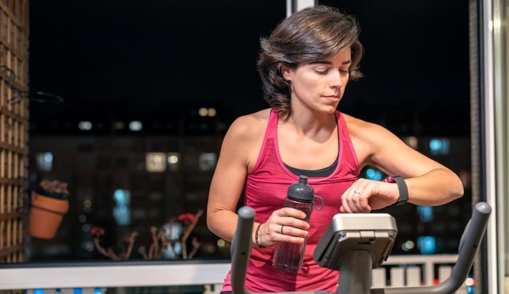 La bicicleta estática es ideal para perder peso y ganar masa muscular