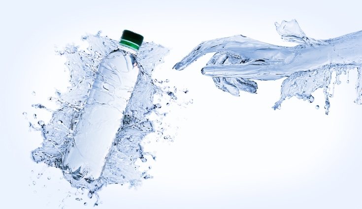 El agua con gas da sensación de hinchazón pero no engorda