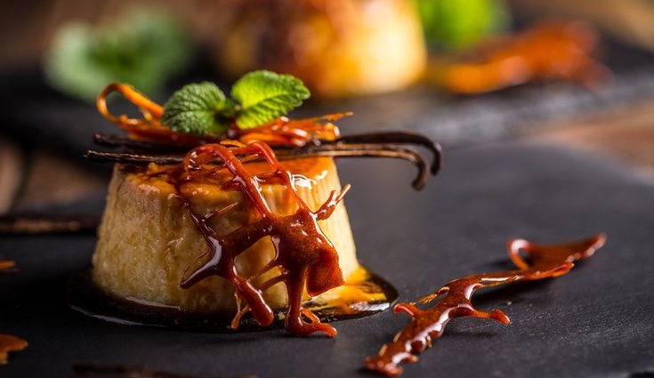 El flan con huevo es muy sencillo de preparar incluso lo podemos hacer casero