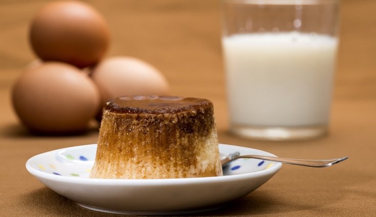 El flan con huevo cuenta con 241 calorías