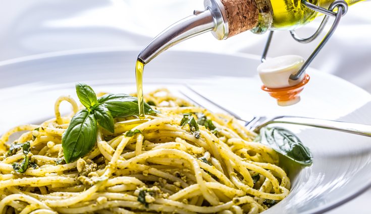 El aceite de oliva es de los alimentos que más Omega 3 tiene junto al salmón