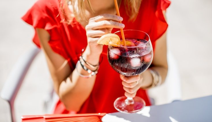 El tinto de verano tiene mucho azúcar porque se mezcla con refrescos