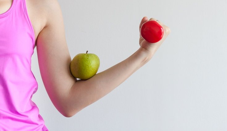 Lo ideal para es llevar una dieta equilibrada combinada con ejercicio físico 