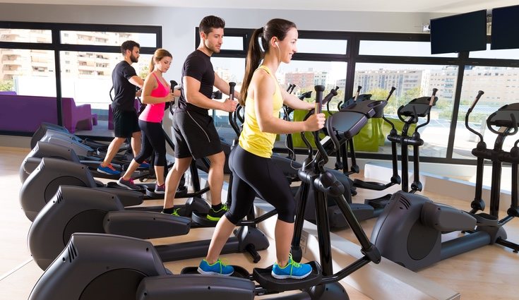 Esta máquina permite llevar a cabo un entrenamiento aeróbico donde ejercitar todo el cuerpo