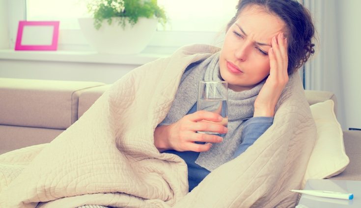 Algunos de los síntomas que indican que tenemos las defensas bajas son fiebre, herpes, diarreas...