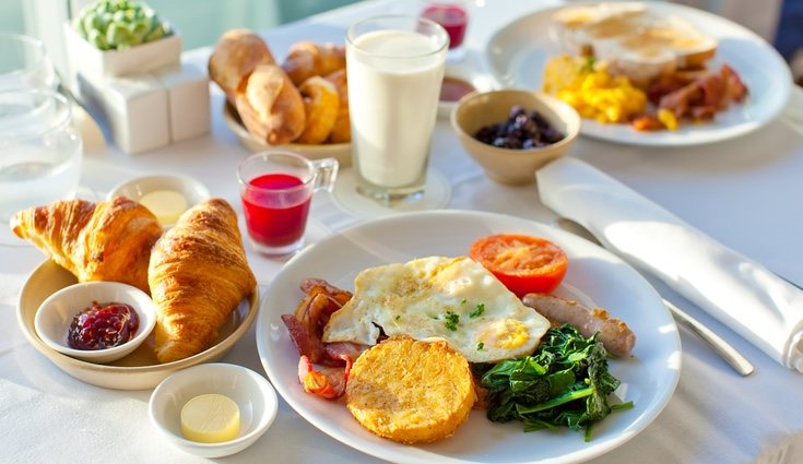 Para que un desayuno sea equilibrado es necesario que contenga grasas, hidratos y proteínas