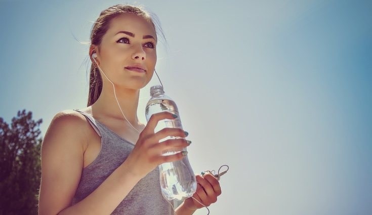 Beber agua es fundamental para el buen funcionamiento de nuestro cuerpo