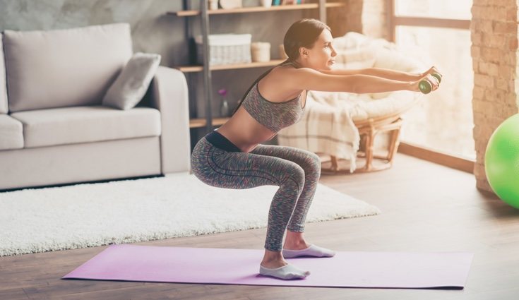 Las sentadillas son uno de los muchos ejercicios que te permitirán tonificar el cuerpo