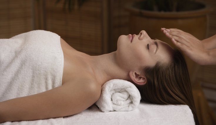 El paciente debe estar descalzo y tumbado en una camilla