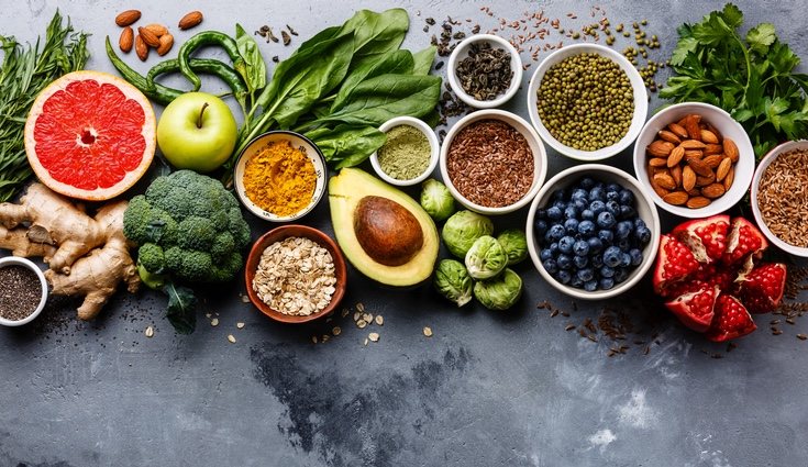 El ácido fólico o folacina también se conoce como vitamina B9