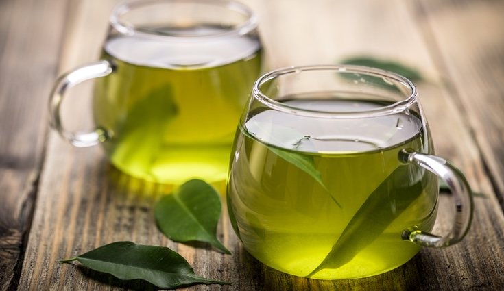 Una infusión de té verde o té rojo es beneficiosa para el organismo
