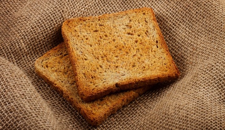 Un buen desayuno detox es una tostada integral de aceite virgen extra con una loncha de jamón