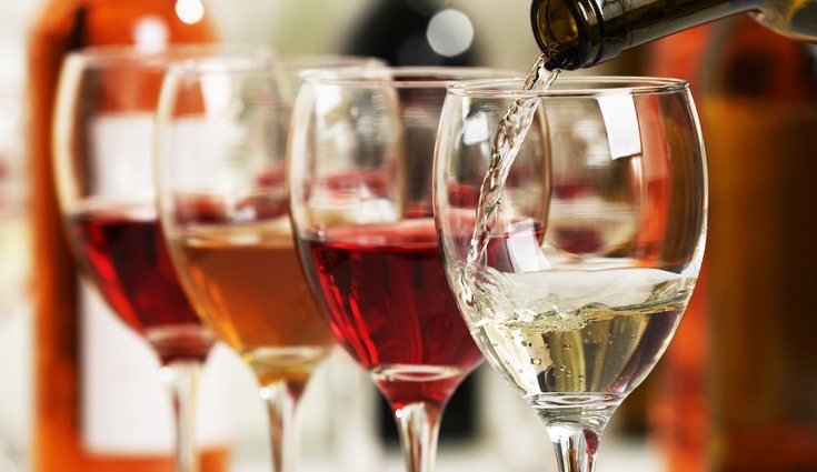 El vino tinto es rico en vitamina E y ayuda a limpiar la sangre