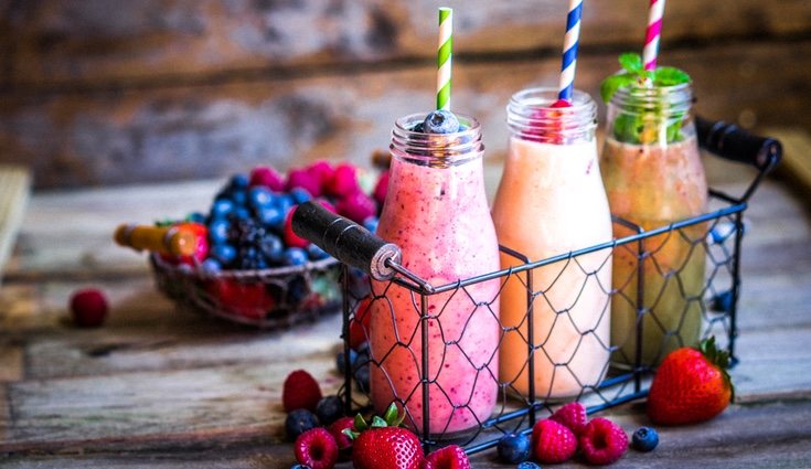 Los smoothies son una buena de consumir frutas y verduras