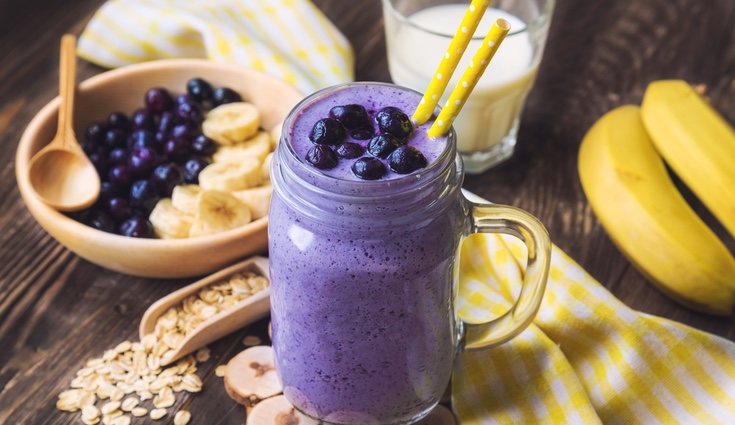 En los smoothies es típico mezclar frutas y verduras