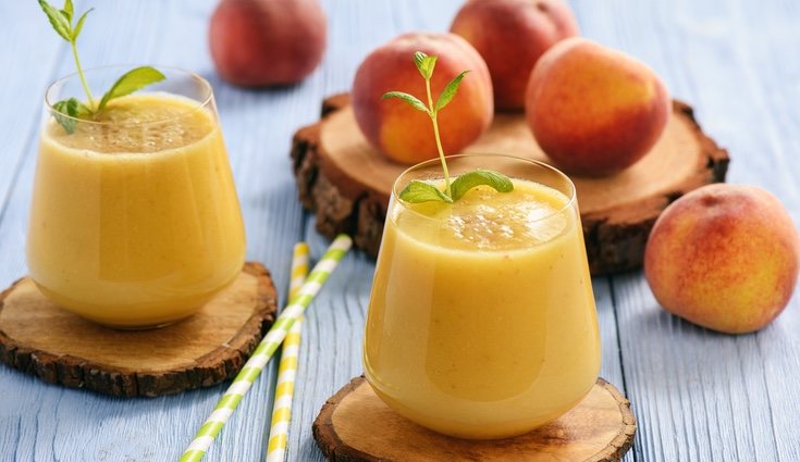 Siempre es recomendable hacer los smoothies y no comprarlos procesados