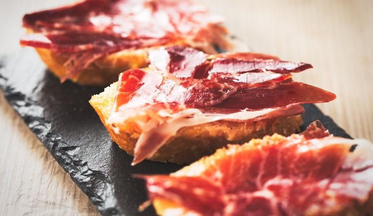 El jamón serrano tiene un 60% de grasas buenas