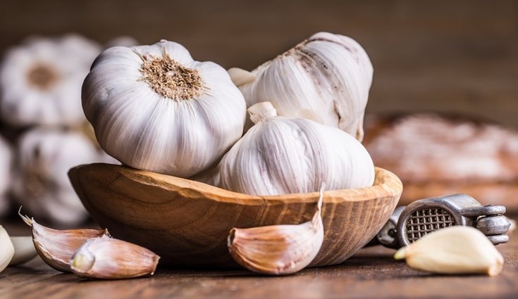 Es recomendable tomarlo en crudo ya que su efecto antibateriano y antiviral es más potente