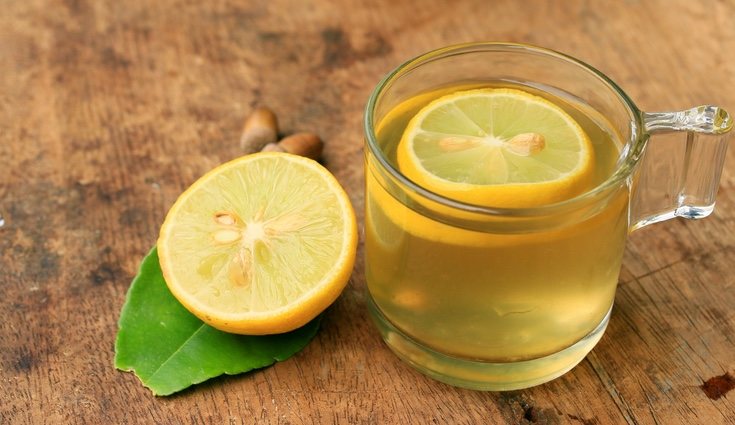 El agua con limón tiene una gran efectividad para regular el sistema digestivo