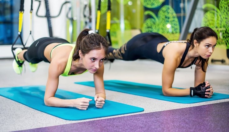 Para entrenar se utiliza una cinta de nylon resistente y regulable