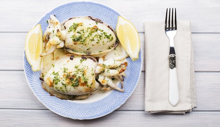 Es un plato muy versátil cocinándolo a la plancha o en la sartén