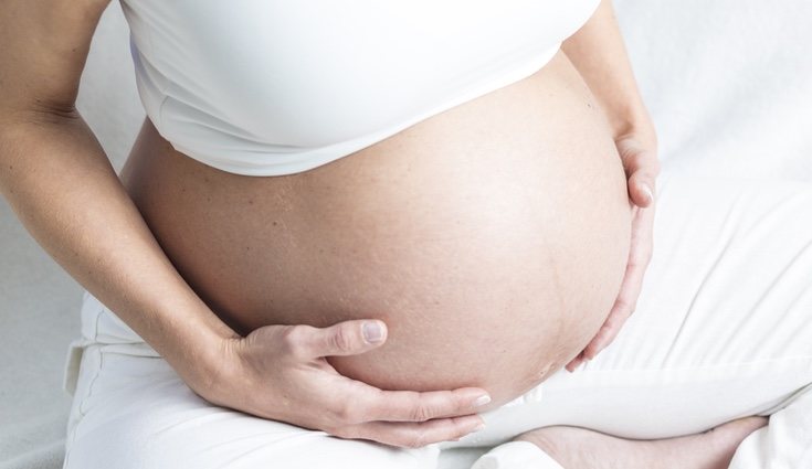 Siéntante e imagina como si aguantaras un gas durante 10 segundos