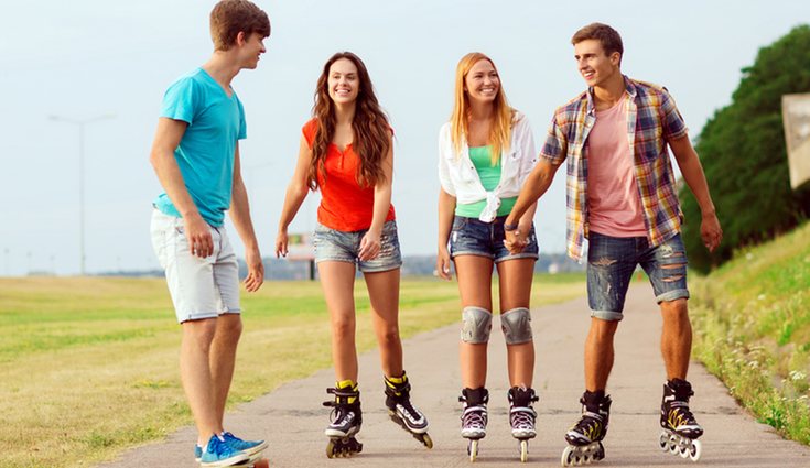 Patinar en compañía puede hacerlo aun mas divertido