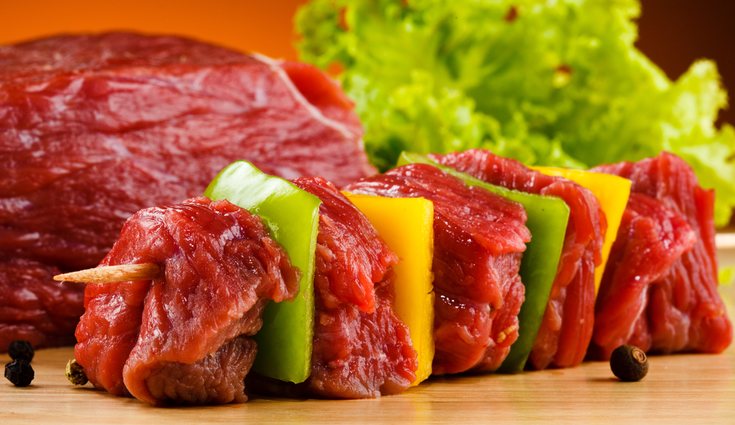 La carne posee microorganismos y parásitos del animal, los más peligrosos son los de las aves